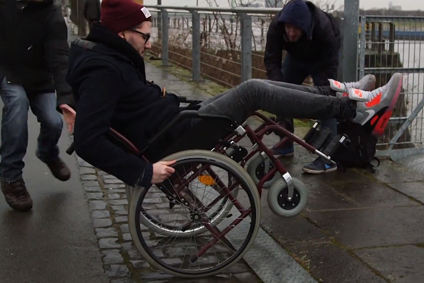 Ein Tag im Rollstuhl - Ein Selbstexperiment | Philipp Steuer